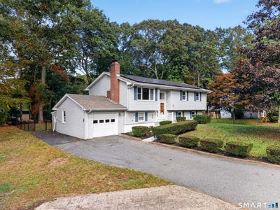 /international/us/8-pequot-drive-ledyard-ct-110120158016/