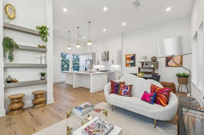 /international/us/4208-live-oak-street-dallas-tx-110100526098/