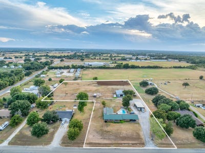 /international/us/1270-county-road-437-stephenville-tx-110110348779/