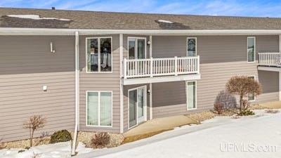 /international/us/2000-lake-shore-unit-n-drive-gladstone-mi-110106732320/
