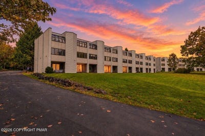 /international/us/146-foxfire-drive-mount-pocono-pa-110120529485/