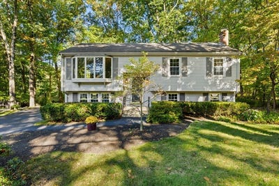 /international/us/12-bates-street-foxboro-ma-110120408360/
