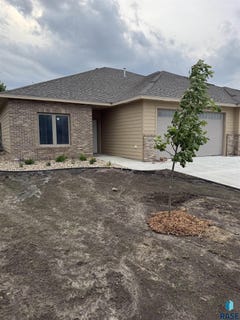 /international/us/7407-s-grand-arbor-ct-sioux-falls-sd-110108489241/