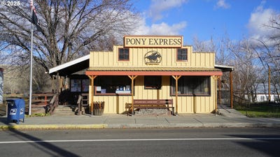 /international/us/145-e-franklin-ave-dayville-or-110100320875/
