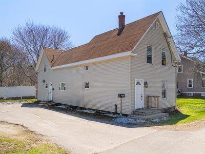 /international/us/323-broadway-rockland-me-110107728218/