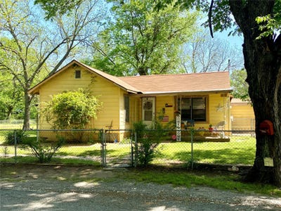 /international/us/1115-s-6th-street-bonham-tx-110120065112/