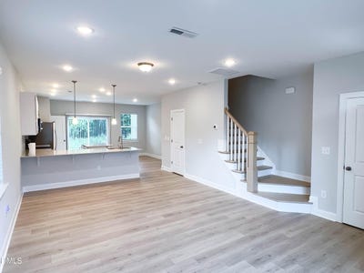 /international/us/333-old-grove-lane-apex-nc-110104403207/