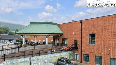 /international/us/201-jefferson-station-place-west-jefferson-nc-110101624615/