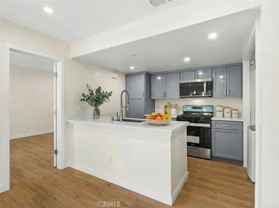 /international/us/10237-de-soto-chatsworth-ca-110108719551/