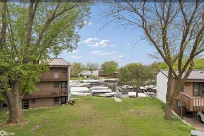 /international/us/2700-n-shore-drive-unit-j-14-clear-lake-ia-110108221861/