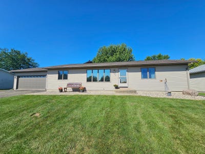 /international/us/430-9th-street-e-hector-mn-110109629551/
