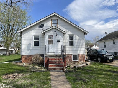 /international/us/309-e-henry-mount-pleasant-ia-110107397125/