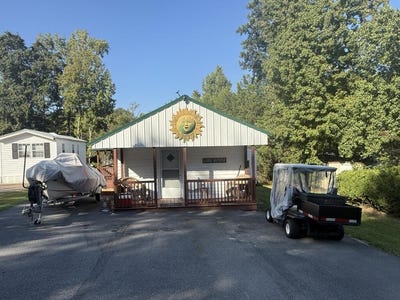 /international/us/194-whispering-pines-blvd-georgetown-ga-110119947124/