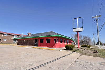 /international/us/1640-1st-street-w-independence-ia-110106671528/