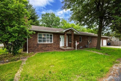 /international/us/310-n-plum-street-mount-olive-il-110105974714/