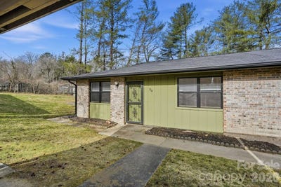 /international/us/714-farmington-circle-hendersonville-nc-110105958990/