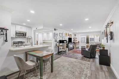 /international/us/5257-radford-avenue-valley-village-ca-110108725071/