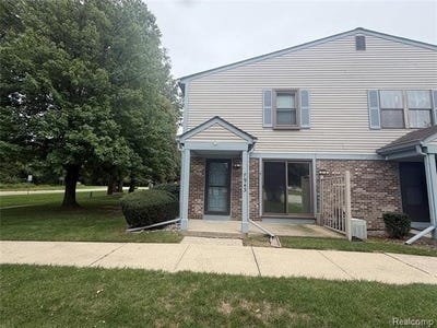 /international/us/7943-pontiac-lake-road-waterford-twp-mi-110110194803/