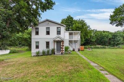 /international/us/267-poplar-avenue-valley-falls-ny-110119287120/