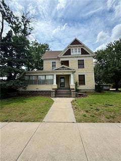 /international/us/301-n-10th-street-independence-ks-110108339495/