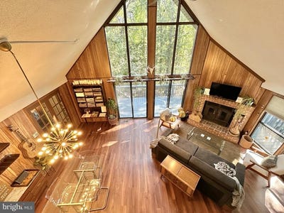 /international/us/64-aurora-borealis-lane-hedgesville-wv-110100863256/