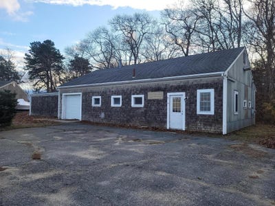 /international/us/12-commerce-drive-orleans-ma-110106093465/