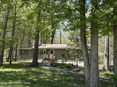 /international/us/1553-locust-lane-pocono-lake-pa-110105274601/