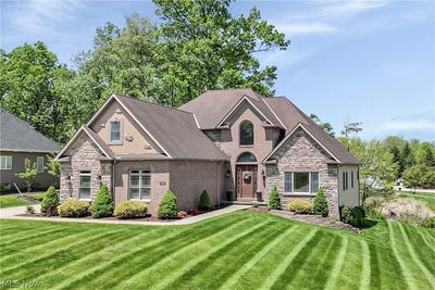 /international/us/9000-crooked-creek-lane-broadview-heights-oh-110108166266/