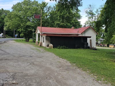 /international/us/306-308-jesse-james-road-pineville-mo-110096272239/?lang=en