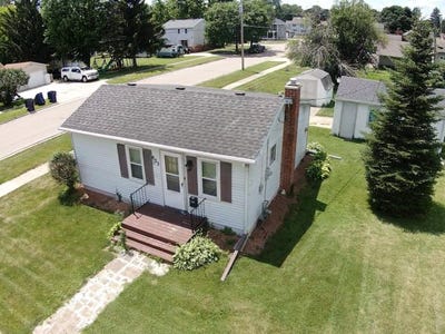 /international/us/603-n-chatham-street-janesville-wi-110100500195/