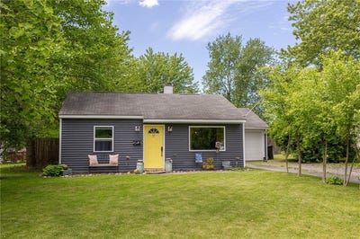/international/us/17-amherst-road-waterloo-ny-110108451356/