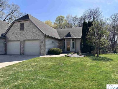 /international/us/1515-pleasant-view-drive-north-mankato-mn-110105938902/