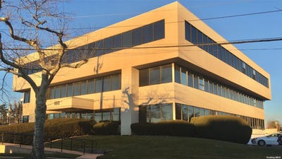 /international/us/990-westbury-road-westbury-ny-110096105358/