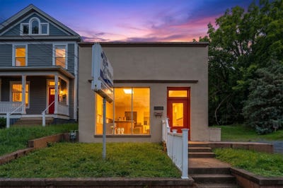 /international/us/820-n-augusta-st-staunton-va-110109348118/