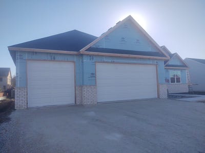 /international/us/908-bainbridge-court-sandwich-il-110120890481/