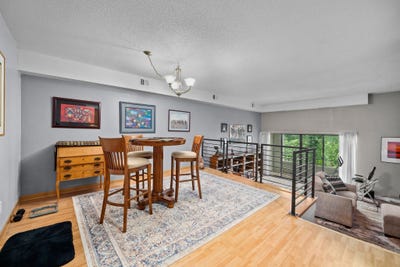 /international/us/4902-university-avenue-des-moines-ia-110107820591/