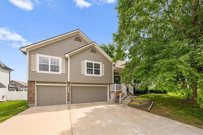 /international/us/1017-hampton-drive-raymore-mo-110100220226/