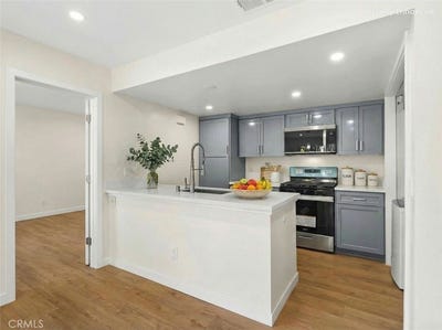 /international/us/10237-de-soto-chatsworth-ca-110108719551/