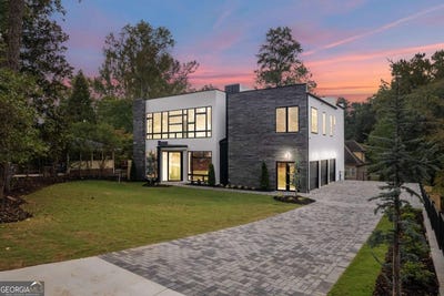 /international/us/19-spruell-springs-rd-ne-atlanta-ga-110101698172/