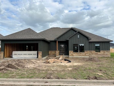 /international/us/330-cactus-street-giddings-tx-110107637863/