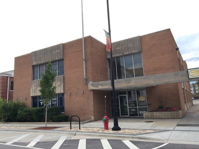 /international/us/770-lee-street-des-plaines-il-110101314739/