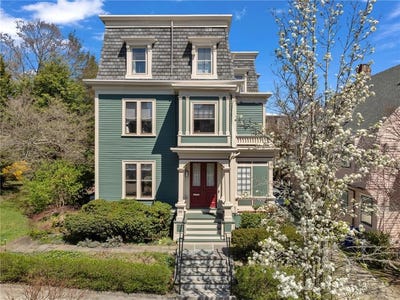 /international/us/168-bowen-street-providence-ri-110107796655/