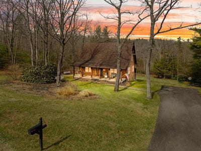 /international/us/69-cabin-village-lane-hillsville-va-110106346078/