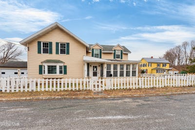 /international/us/1-nixon-street-hoosick-falls-ny-110106562561/