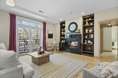 /international/us/1037-williamson-street-madison-wi-110108532299/