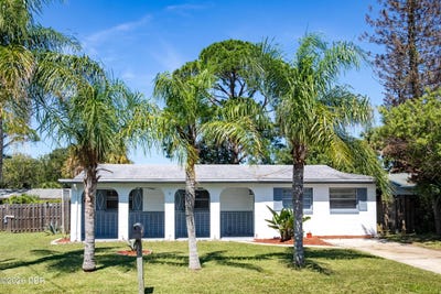 /international/us/141-w-connecticut-avenue-edgewater-fl-110120496935/