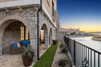 /international/us/18-comillas-court-westlake-tx-110107227949/