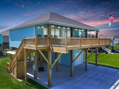/international/us/917-westview-crystal-beach-tx-110108496533/