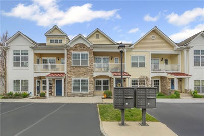 /international/us/64-barley-lane-patchogue-ny-110098630857/