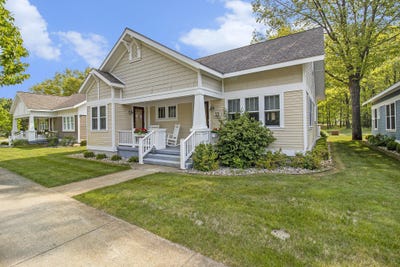 /international/us/23-kenneth-street-pentwater-mi-110100029635/